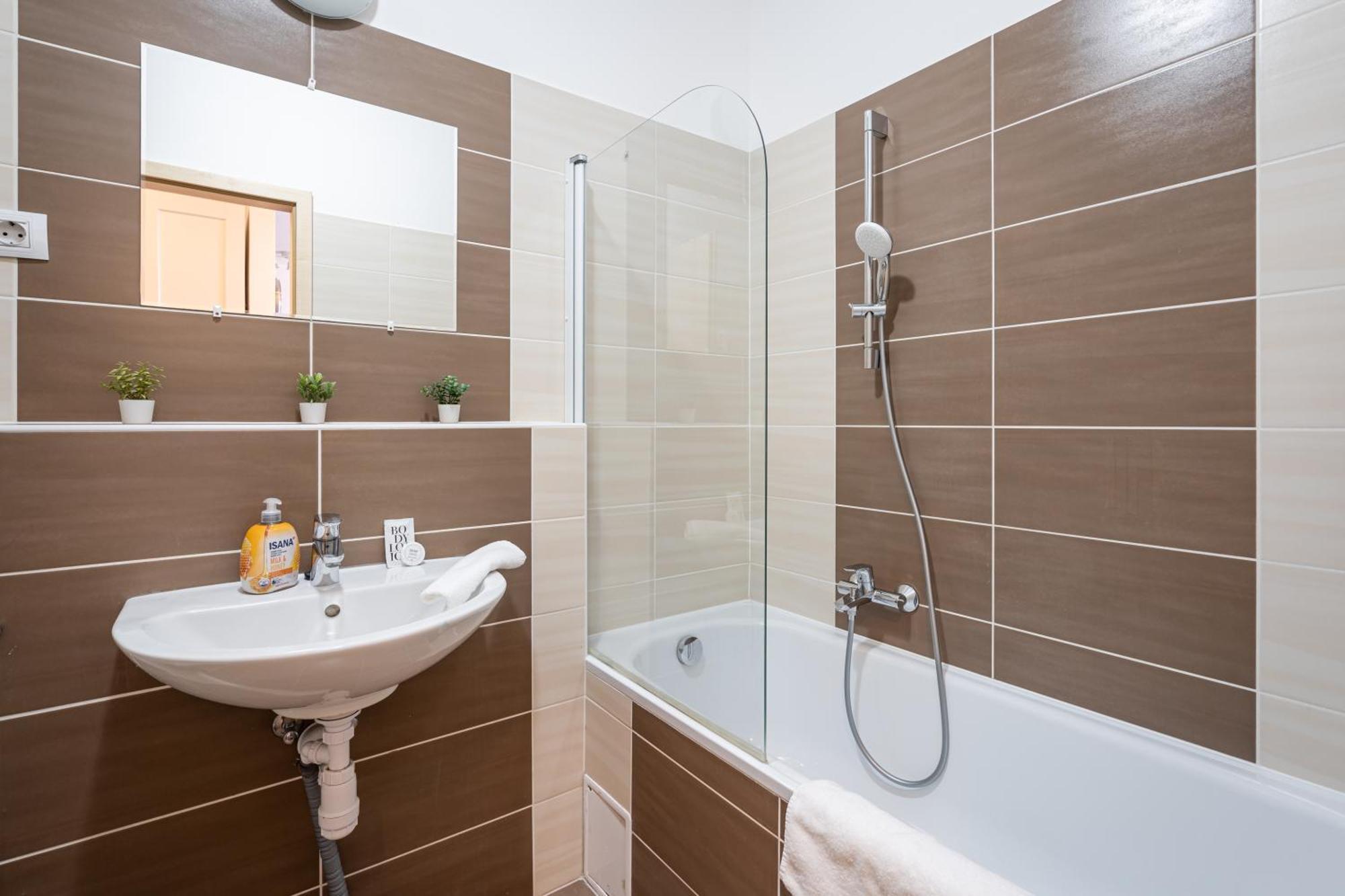 City Center Corvin Suite Apartment ブダペスト エクステリア 写真