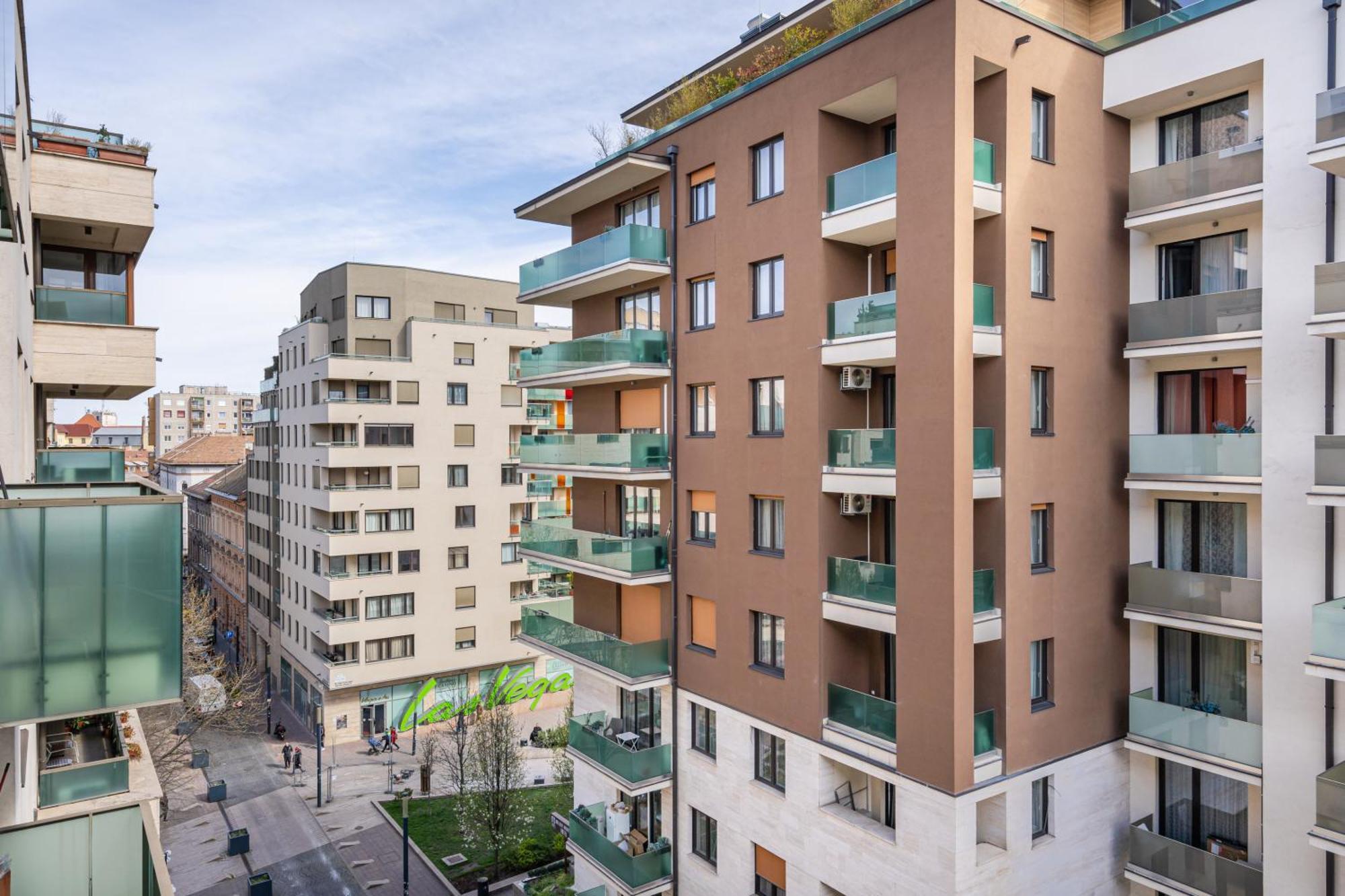 City Center Corvin Suite Apartment ブダペスト エクステリア 写真