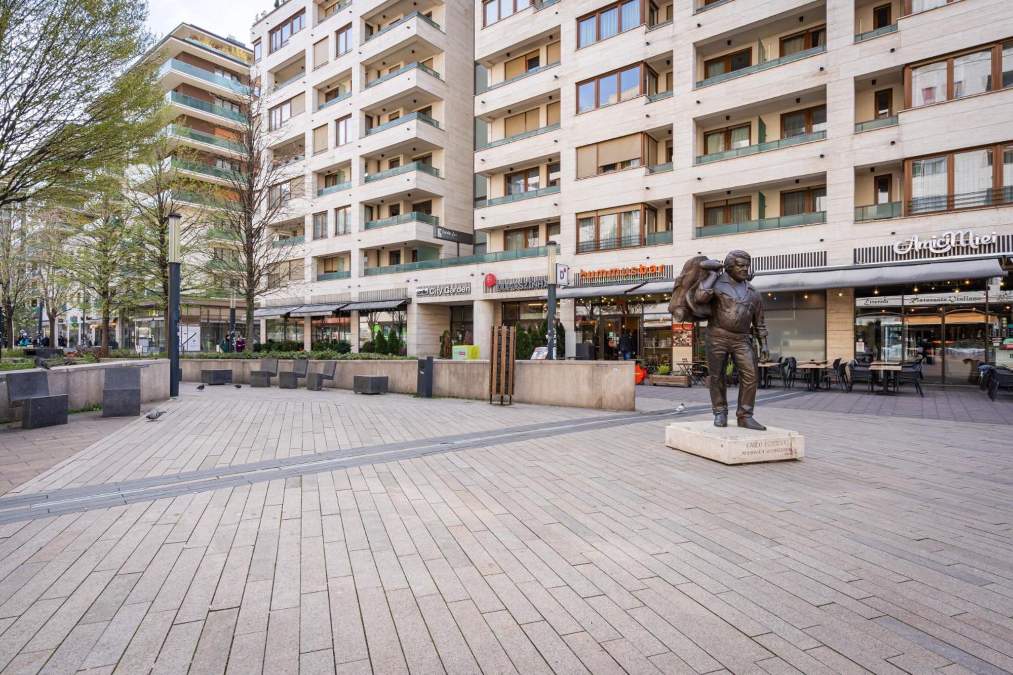 City Center Corvin Suite Apartment ブダペスト エクステリア 写真